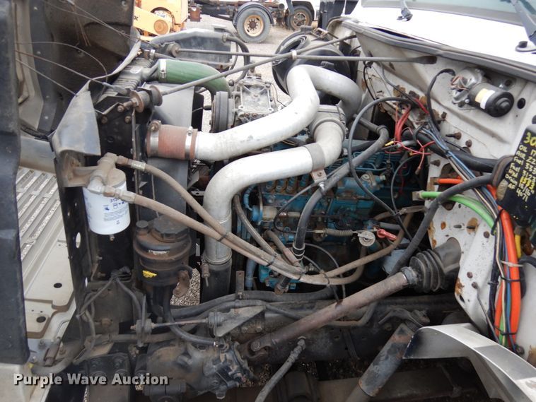 image for item HD9143 1995 International 4900  chipper truck