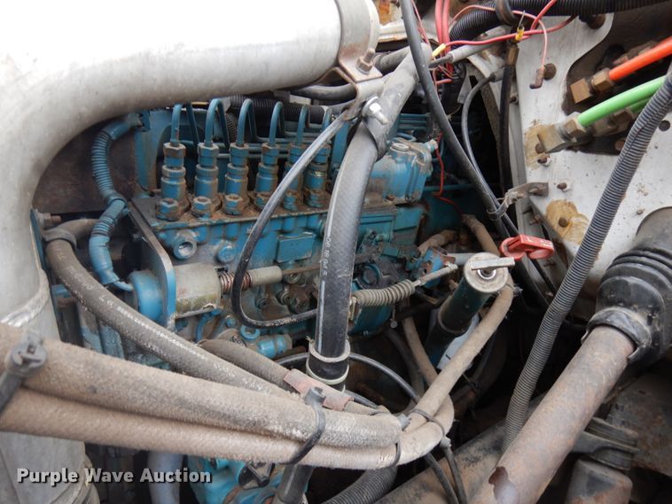 image for item HD9143 1995 International 4900  chipper truck