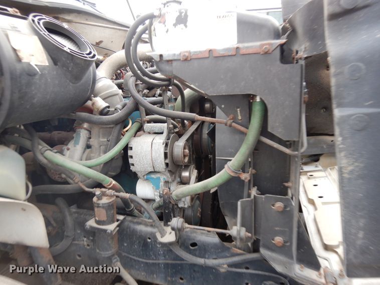 image for item HD9143 1995 International 4900  chipper truck