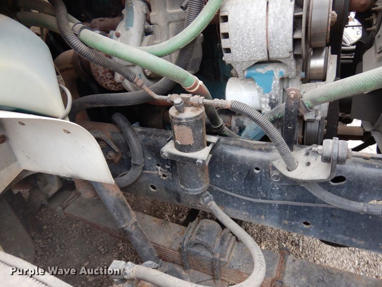 image for item HD9143 1995 International 4900  chipper truck