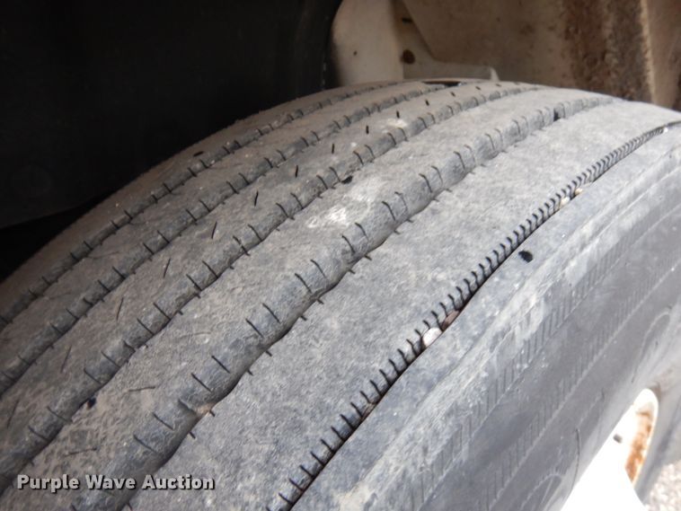 image for item HD9143 1995 International 4900  chipper truck