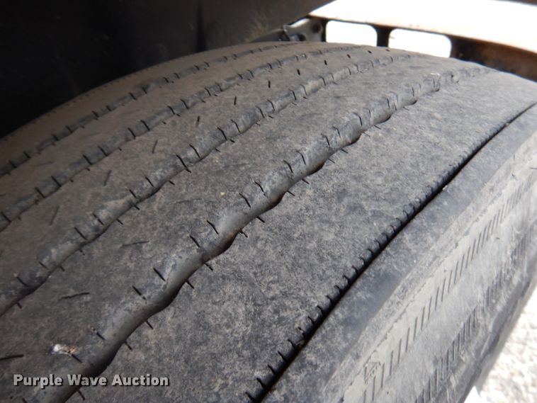 image for item HD9143 1995 International 4900  chipper truck