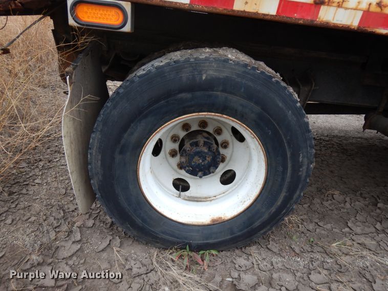 image for item HD9143 1995 International 4900  chipper truck