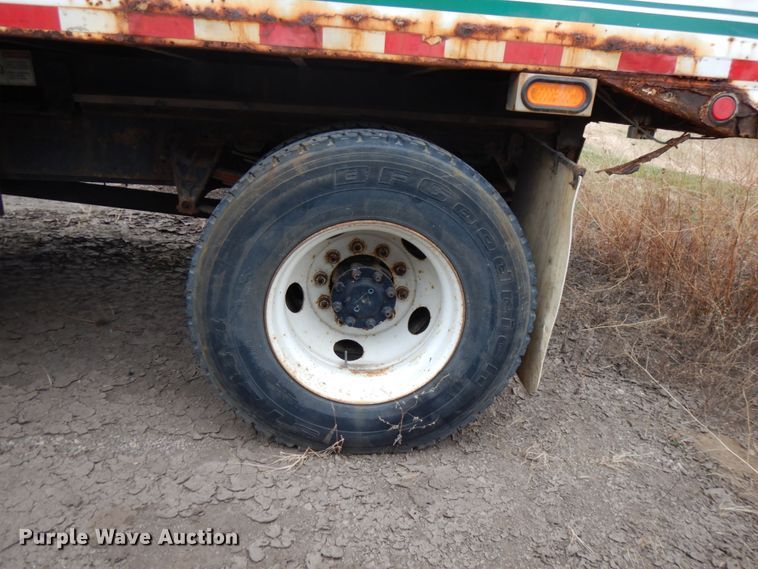 image for item HD9143 1995 International 4900  chipper truck