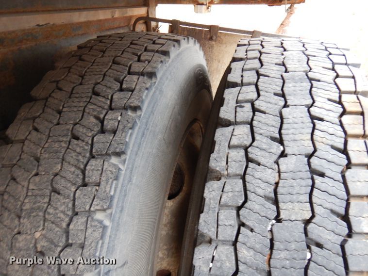 image for item HD9143 1995 International 4900  chipper truck