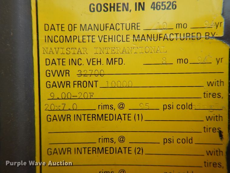 image for item HD9143 1995 International 4900  chipper truck