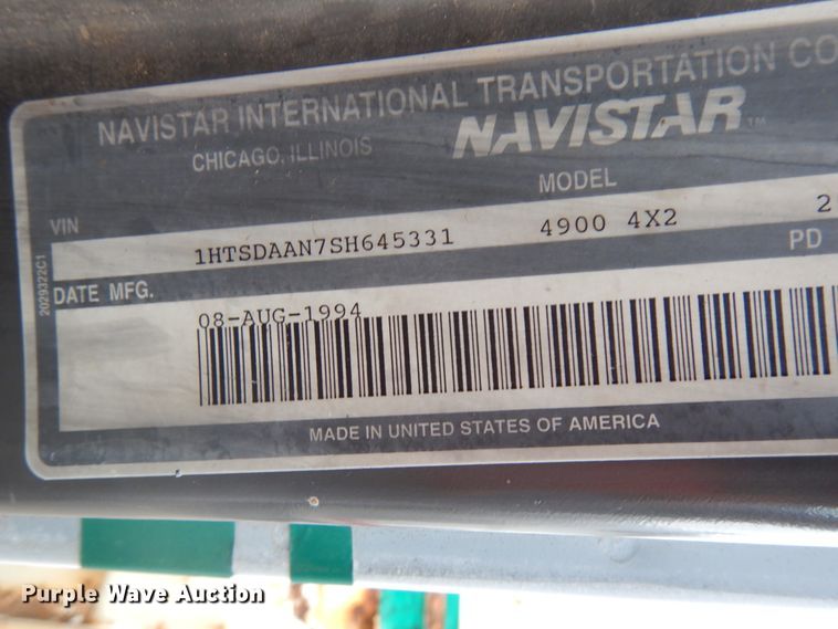 image for item HD9143 1995 International 4900  chipper truck