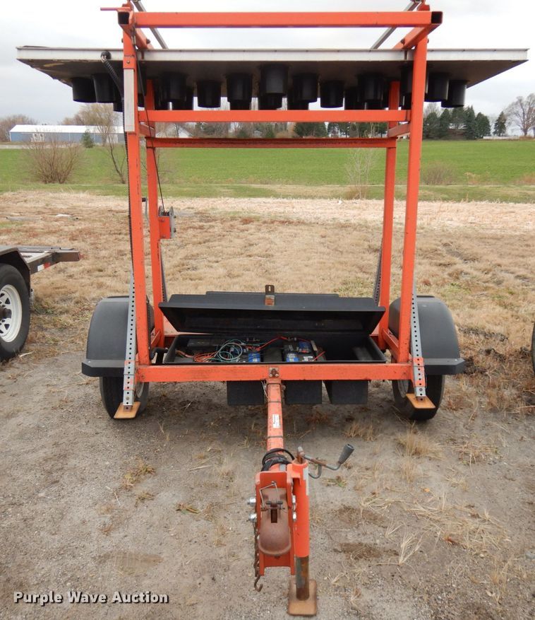 image for item HD9145 Trafcon TC1-25S arrow board trailer