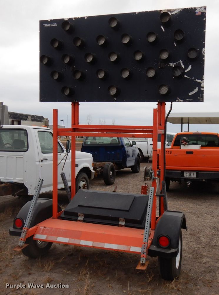 image for item HD9145 Trafcon TC1-25S arrow board trailer