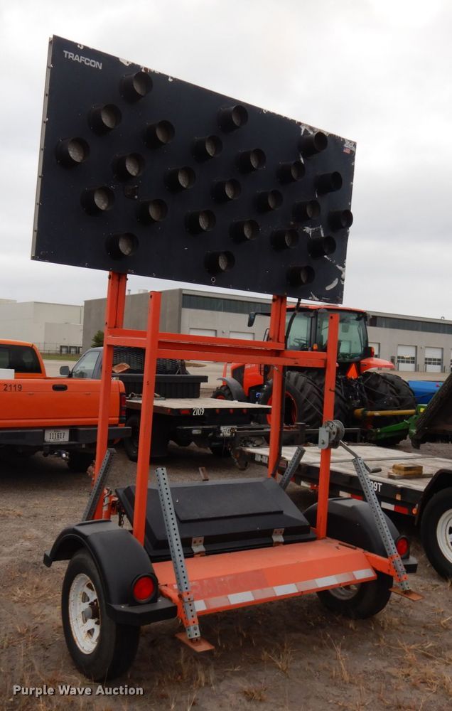image for item HD9145 Trafcon TC1-25S arrow board trailer
