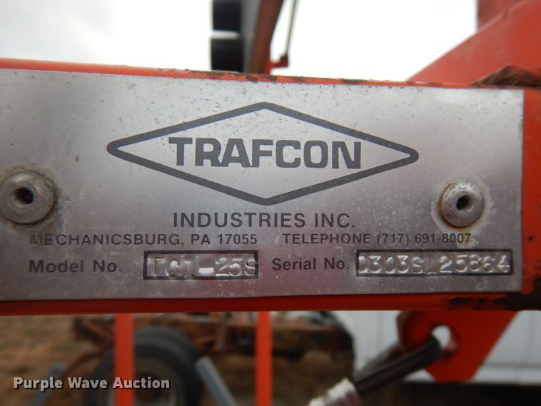 image for item HD9145 Trafcon TC1-25S arrow board trailer