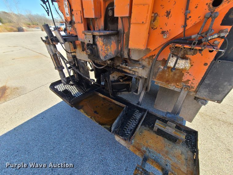 image for item HE9961 2003 International 4900  oil distributor truck