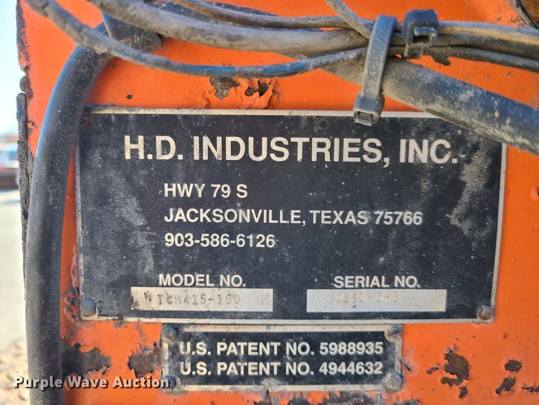 image for item HE9961 2003 International 4900  oil distributor truck