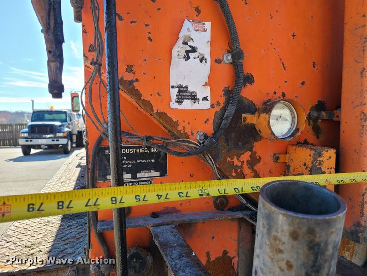 image for item HE9961 2003 International 4900  oil distributor truck