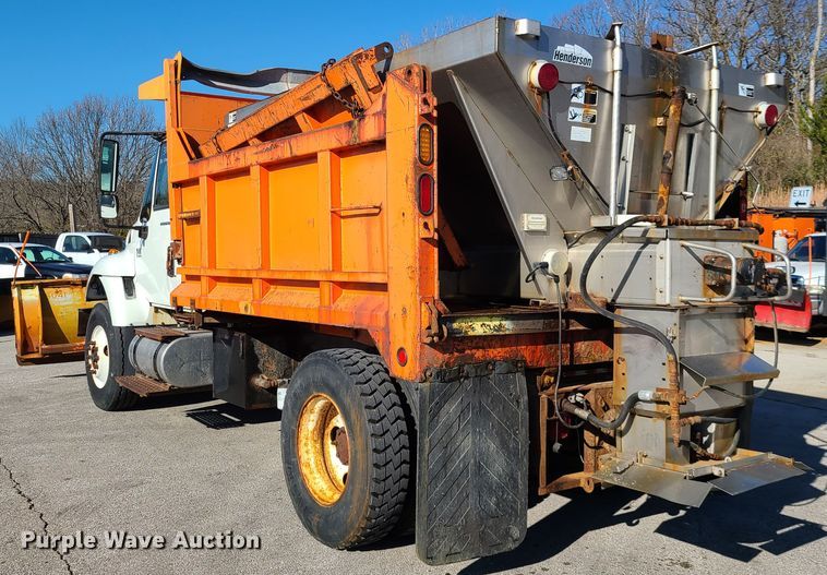 image for item HE9962 2003 International 7400  dump truck