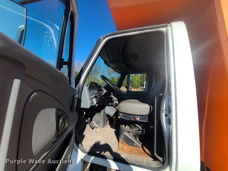 image for item HE9962 2003 International 7400  dump truck