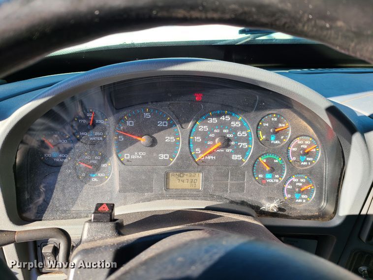 image for item HE9962 2003 International 7400  dump truck