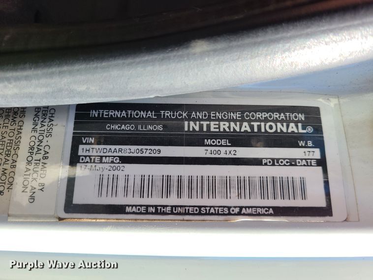 image for item HE9962 2003 International 7400  dump truck