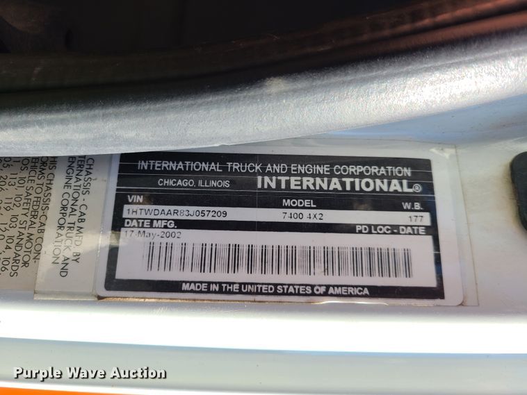 image for item HE9962 2003 International 7400  dump truck