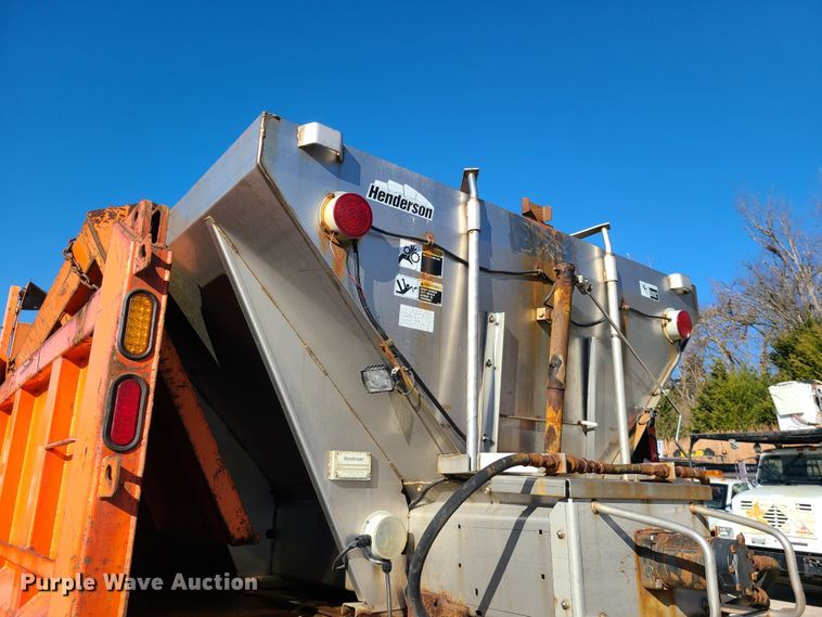 image for item HE9962 2003 International 7400  dump truck