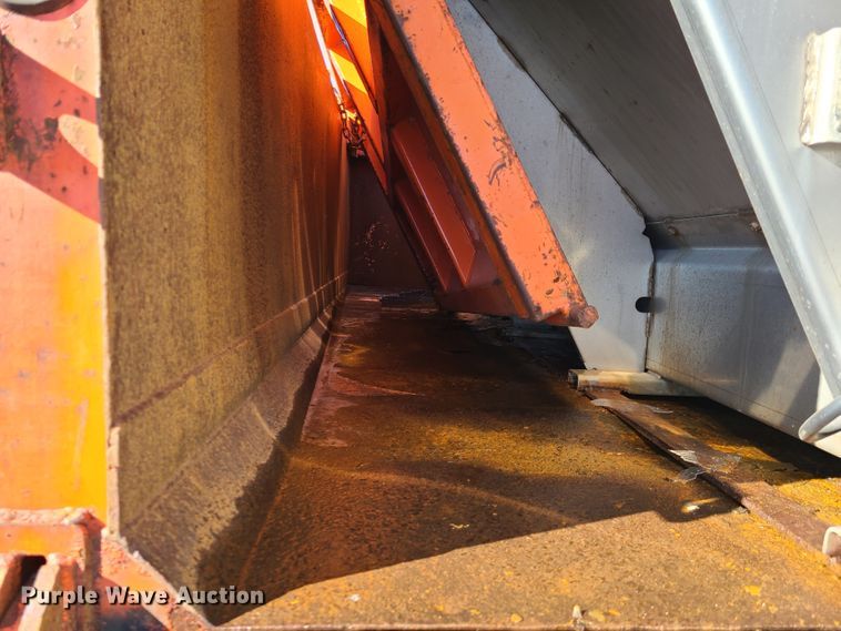 image for item HE9962 2003 International 7400  dump truck