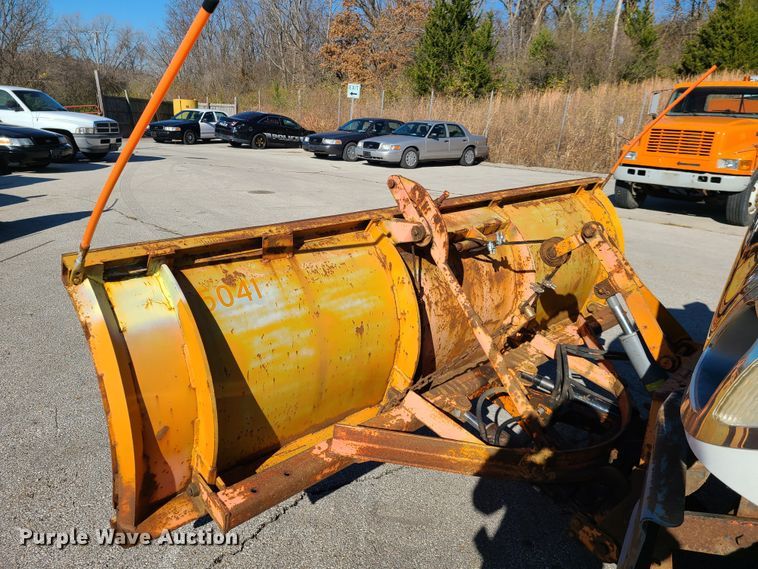 image for item HE9962 2003 International 7400  dump truck