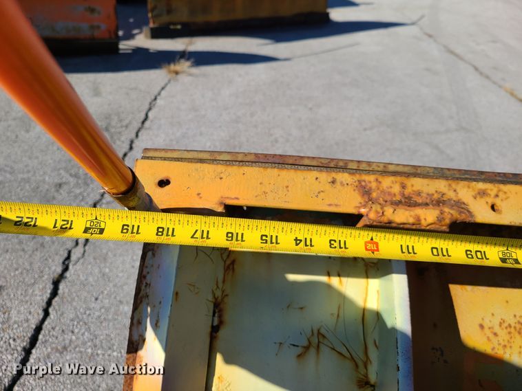 image for item HE9962 2003 International 7400  dump truck