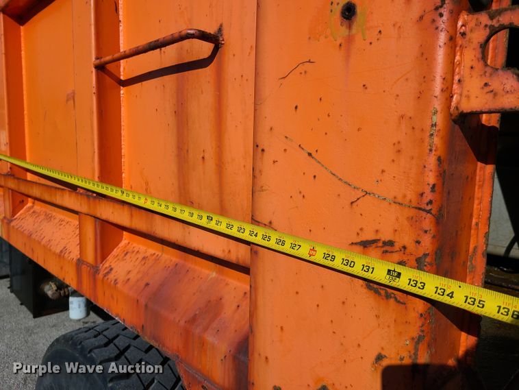 image for item HE9962 2003 International 7400  dump truck