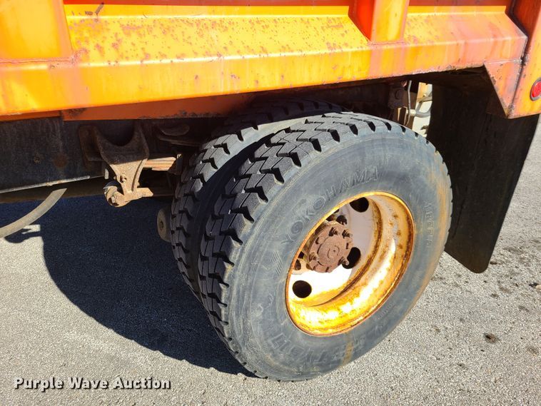 image for item HE9962 2003 International 7400  dump truck