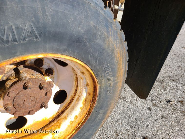 image for item HE9962 2003 International 7400  dump truck