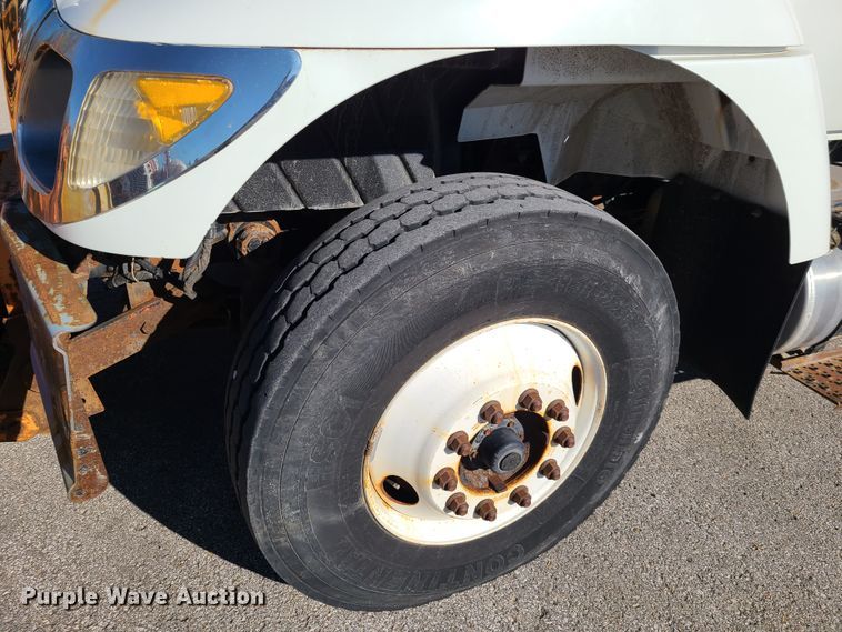 image for item HE9962 2003 International 7400  dump truck