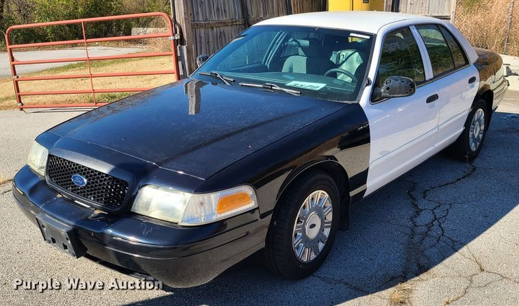 image for item HE9965 2005 Ford Crown Victoria Police Interceptor