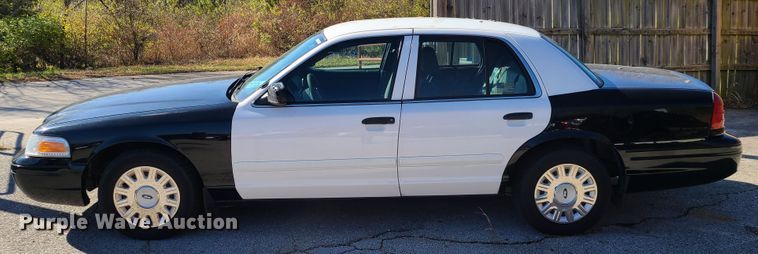 image for item HE9965 2005 Ford Crown Victoria Police Interceptor