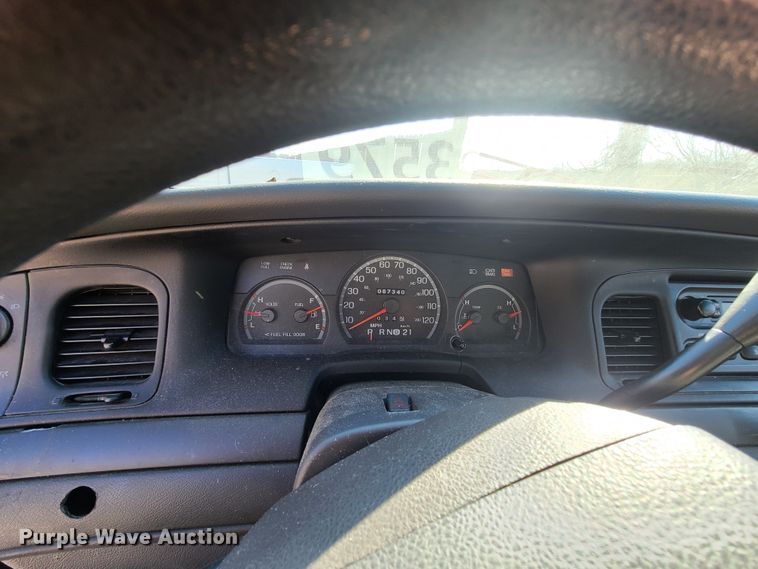 image for item HE9965 2005 Ford Crown Victoria Police Interceptor