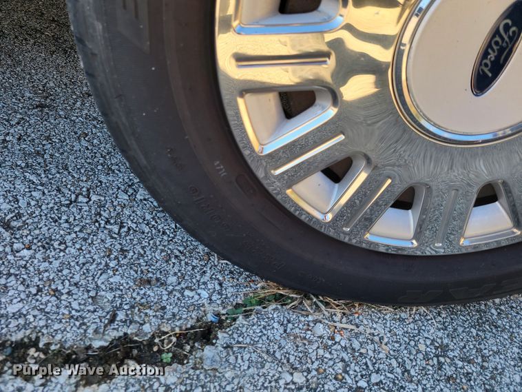 image for item HE9965 2005 Ford Crown Victoria Police Interceptor