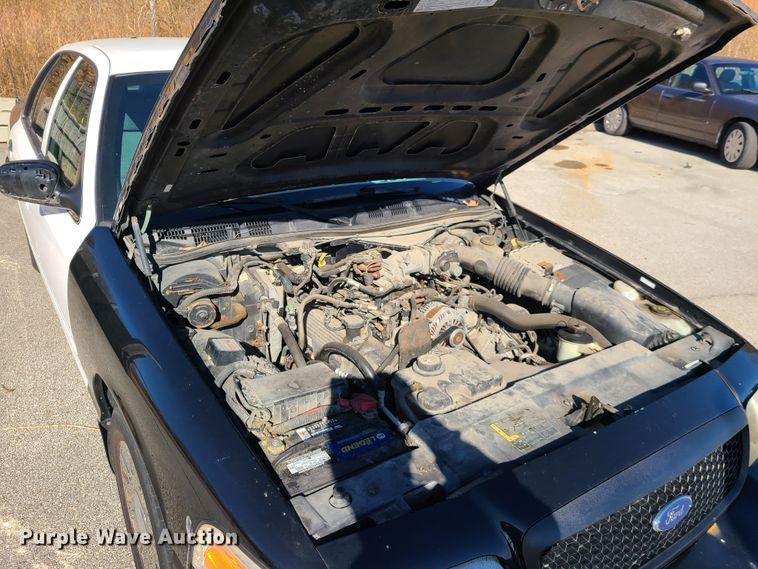 image for item HE9965 2005 Ford Crown Victoria Police Interceptor