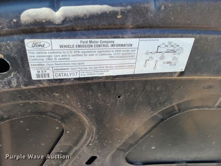 image for item HE9965 2005 Ford Crown Victoria Police Interceptor