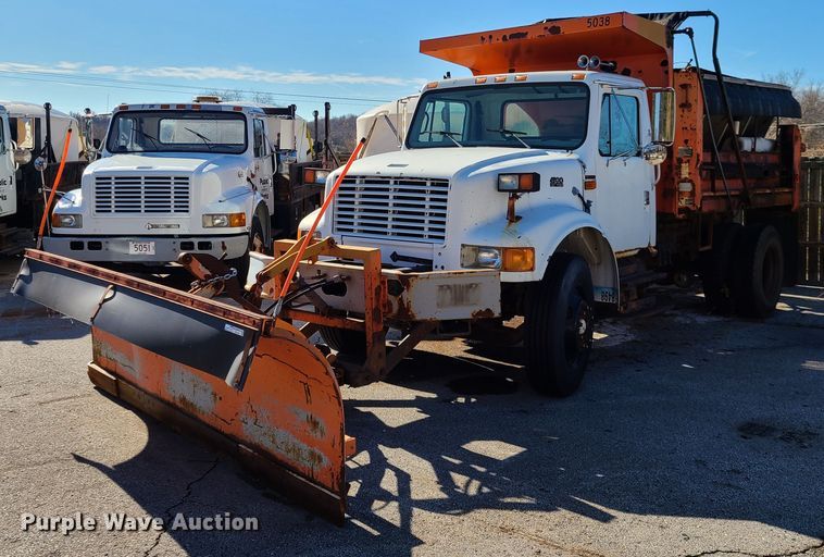 image for item HE9967 1997 International 4900  dump truck