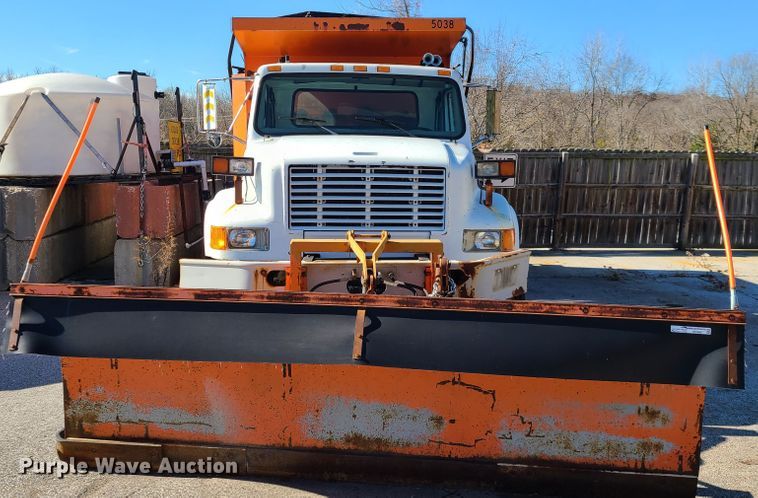 image for item HE9967 1997 International 4900  dump truck