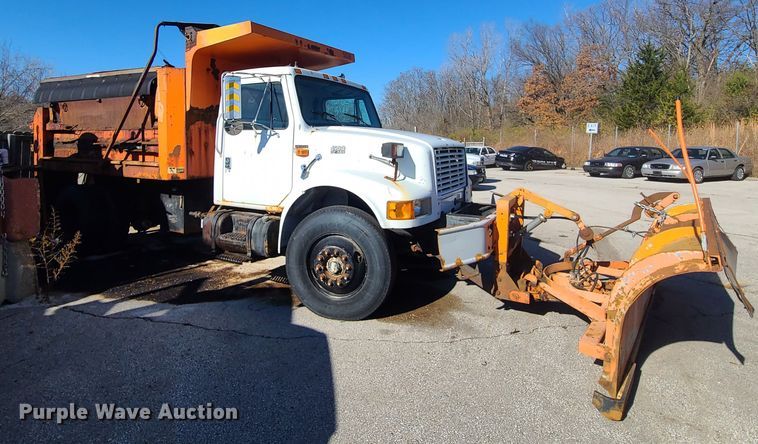 image for item HE9967 1997 International 4900  dump truck