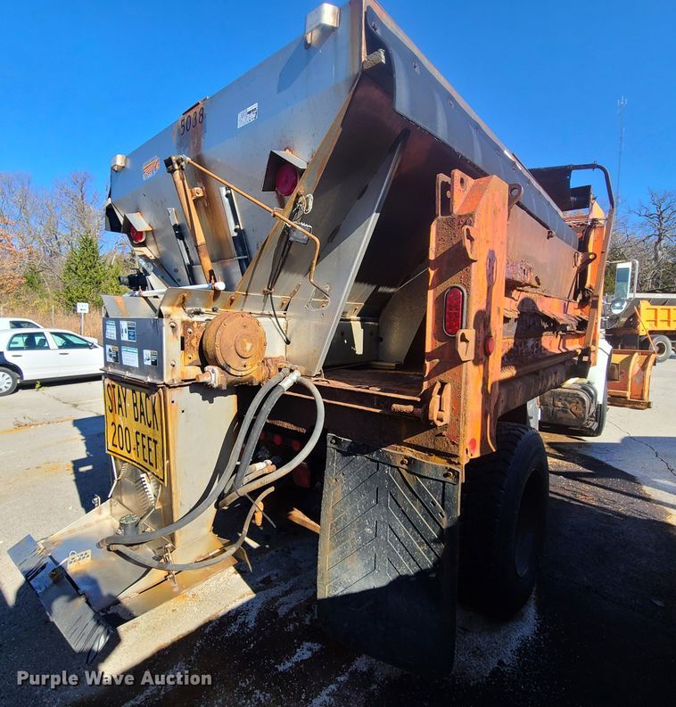 image for item HE9967 1997 International 4900  dump truck