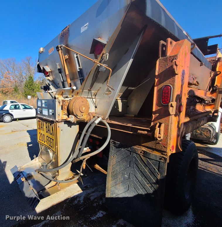 image for item HE9967 1997 International 4900  dump truck