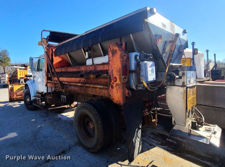 image for item HE9967 1997 International 4900  dump truck