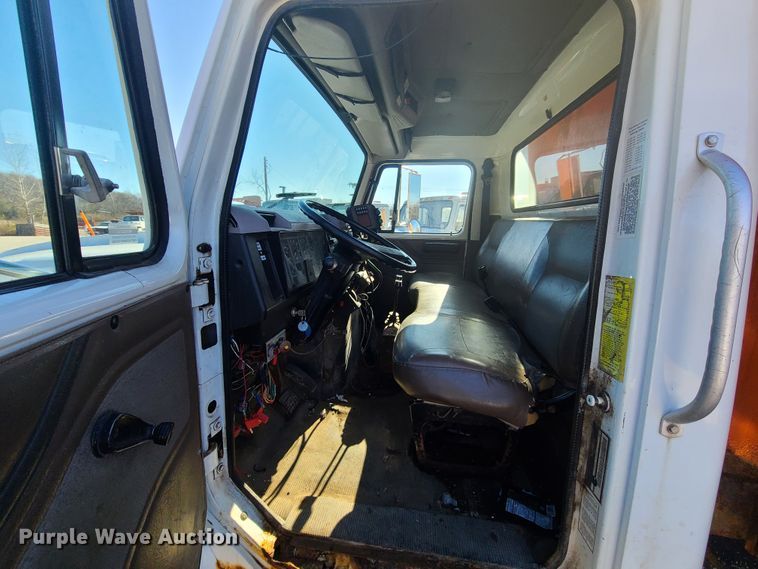 image for item HE9967 1997 International 4900  dump truck