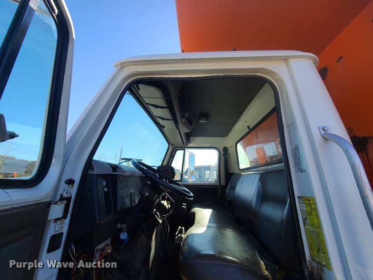 image for item HE9967 1997 International 4900  dump truck