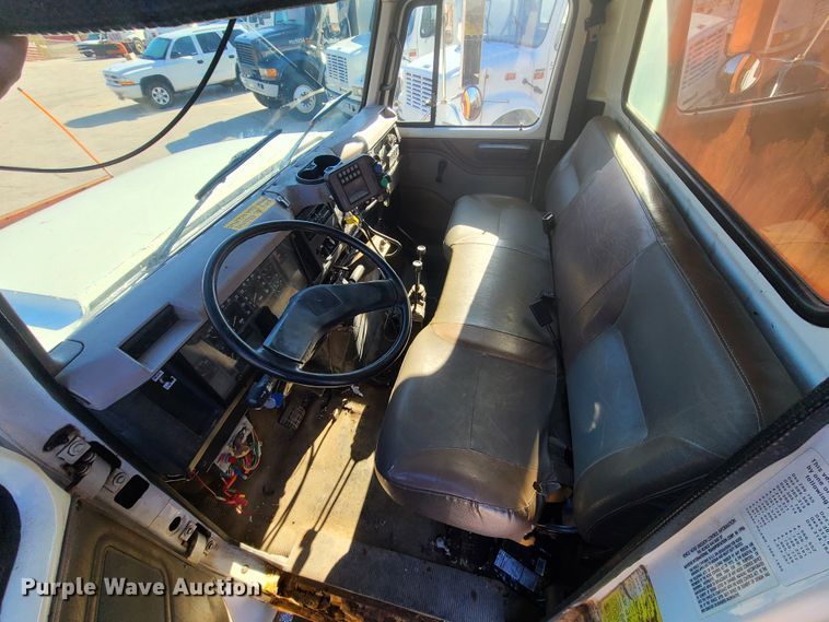 image for item HE9967 1997 International 4900  dump truck