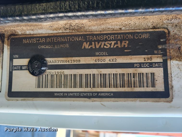 image for item HE9967 1997 International 4900  dump truck