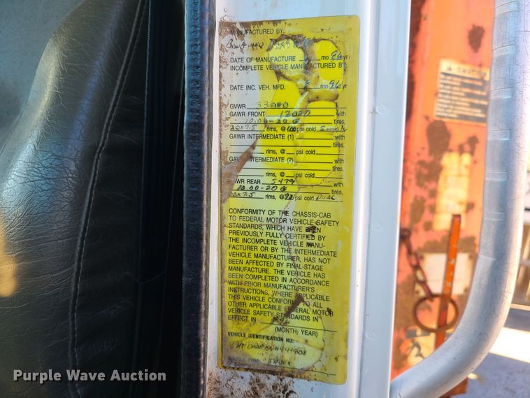 image for item HE9967 1997 International 4900  dump truck