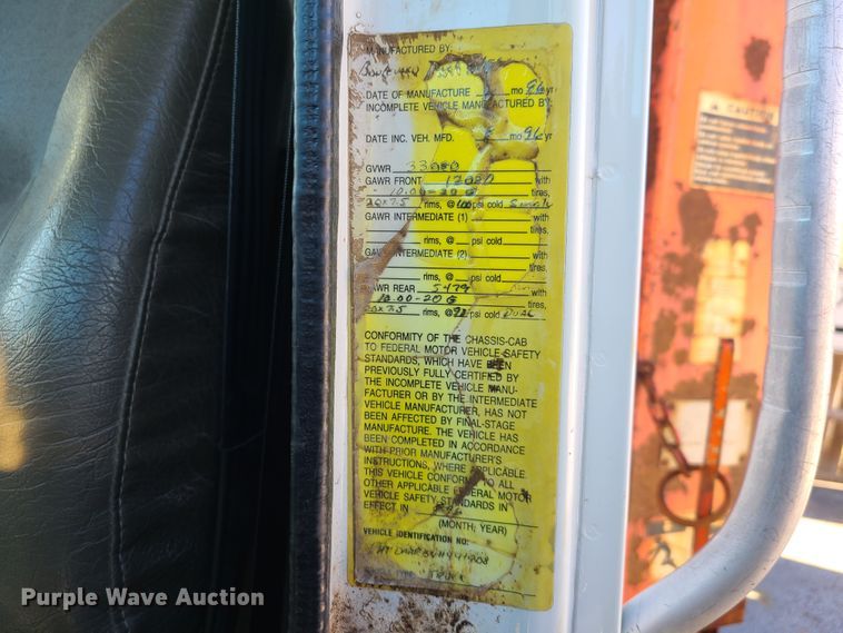 image for item HE9967 1997 International 4900  dump truck