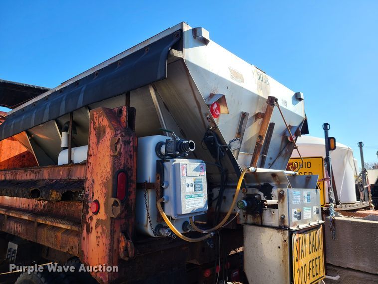 image for item HE9967 1997 International 4900  dump truck